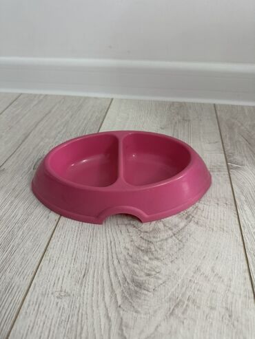 бирка для животных: Двухсекционная миска для домашних животных - Материал: пластик - at lalafo.kg бирка для животных: Двухсекционная миска для домашних животных - Материал: пластик -