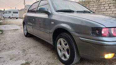 Iran Khodro: Samand sedan – benzinli, ön ötürücülü. Gümüşü rəng.nömrə nişanı — 8