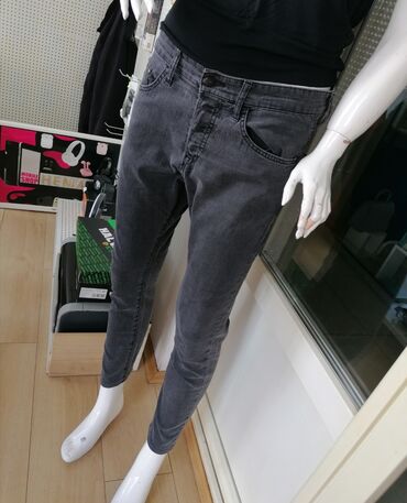 Farmerke: Farmerice extra
Kao nove
Vel 32 — 5