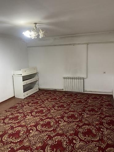 теплый дом: Однокомнатное помещение в частном доме Описание: - Просторная комната — 2