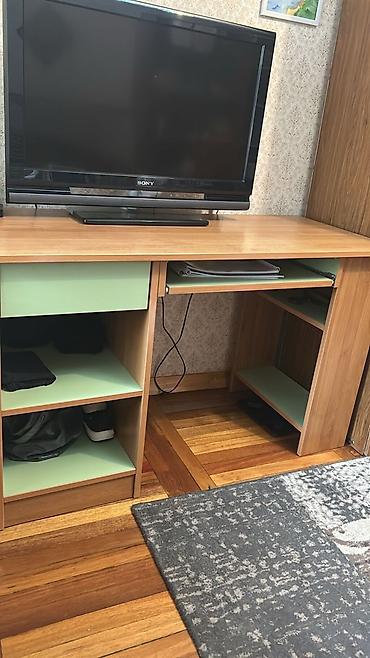 study table: Компьютерный/письменный стол с открытыми полками и выдвижной полкой — 2