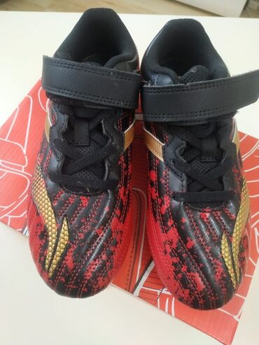обувь футбол: Детские бутсы Li-Ning, размер 32. Новые! не подошёл размер, брали за
