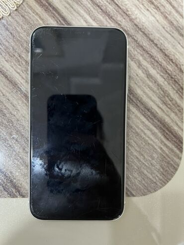 Apple iPhone: IPhone 11, Ağ, Face ID — 12