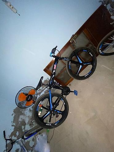 İdman velosipedləri: Velosiped – dağ/şəhər tipli,29” təkərli Xüsusiyyətlər: - Çərçivə — 4