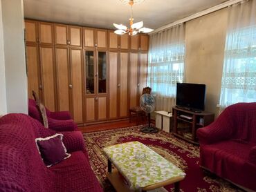 qubada kirayə: Quba şəhərində 2 otaqlı həyət evi kirayə verilir. Ev içindəki