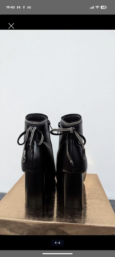 Ботинки и ботильоны: Продаю женские ботильоны на устойчивом каблуке. Чёрные 39го — 3
