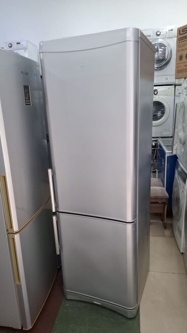 Ət çəkən maşınlar: 2 qapılı Indesit Soyuducu Satılır, rəng - Boz