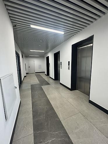 гараж токмок: Ижарага Толугу менен кеңсе: 90 м², Бизнес борборунда, Ремонту менен, Унаа токтотуучу жай менен — 6