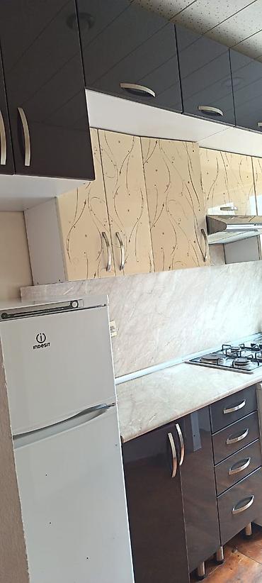 kiraye gence: Tam mebellı 2 otaqlı mənzil icarəyə verilir. - Yataq otağı: taxta — 1