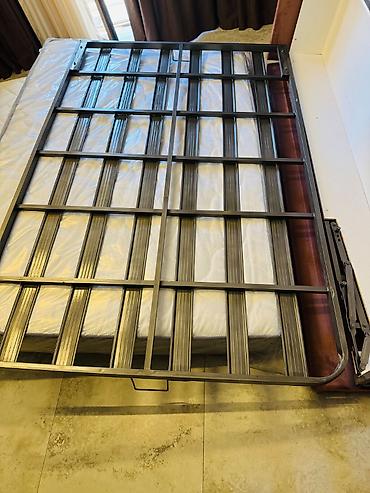 qiz səkilləri: Genc usaq yatağı. 130 eni.2 m uzunu.Mebel fabrikində yığılıb. Matras — 7