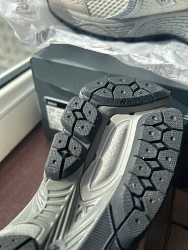 Krasofkalar və idman ayaqqabıları: New Balance 860 V2 White Brown Yenidir. Orginaldır. Amerikadan New -da lalafo.az — 7 Krasofkalar və idman ayaqqabıları: New Balance 860 V2 White Brown Yenidir. Orginaldır. Amerikadan New — 7