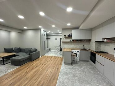 срочно продаётся 1 комнатная квартира в районе ошского рынка по улице молодая гвардия токтогула: 2 бөлмө, 63 кв. м, Элитка, 3 кабат, Евроремонт
