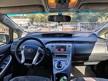 хетчбэк: Toyota Prius: 2012 г., 1.8 л, Вариатор, Гибрид, Хэтчбэк — 5