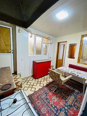 Daşınmaz əmlak: Menzil yalniz Telebe qizlara, genc aileye(usaqsiz) baci qardasa,2 — 3