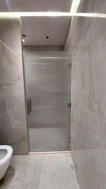 Duş kabinaları, arakəsmələr: Yeni Arakəsmə, Künc üçün, Pulsuz çatdırılma — 24