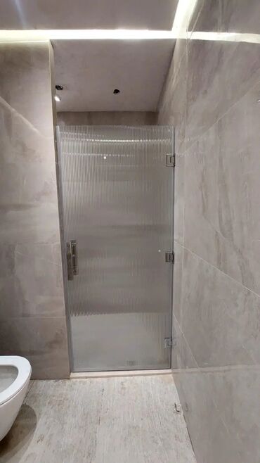 Duş kabinaları, arakəsmələr: Yeni Arakəsmə, Künc üçün, Ödənişli çatdırılma — 22