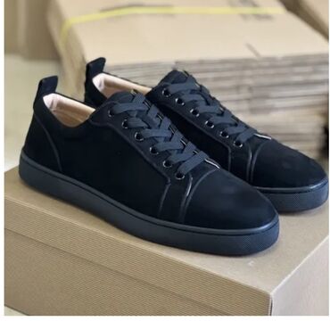 горная обувь: Кроссовкалар, 45, Christian Louboutin, Жаңы, түсү - Кара, Акылуу жеткирүү