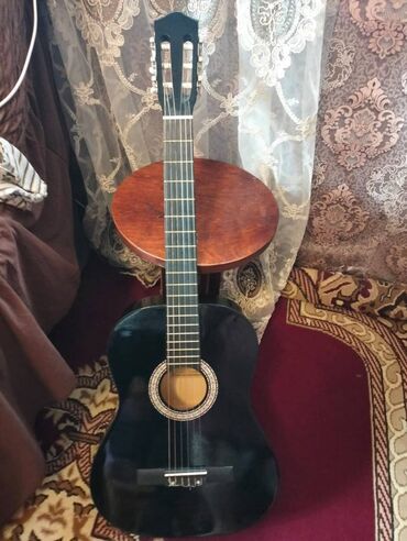 Gitaralar: Klassik gitara, Akkord, Yeni, Ünvandan götürmə