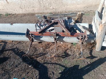 Другие тракторы: Трактор колесный, красный, кабина закрытого типа. Характеристики и — 8