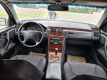 mercedes benz 208 d: Mercedes-Benz E 220: 2.2 l | 2000 il Sedan — 4