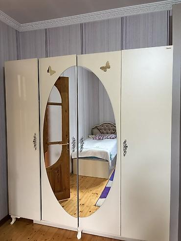 kepenek: Ağ rəngdə, klassik üslubda 4 qapılı dolab. - Ön hissədə iri oval güzgü — 1