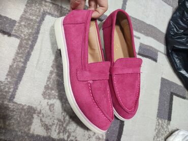 Мокасины и лоферы: За всё 2500 сом. все женские вещи на размер 42-44,вся обувь 37 at lalafo.kg — 3 Мокасины и лоферы: За всё 2500 сом. все женские вещи на размер 42-44,вся обувь 37 — 3