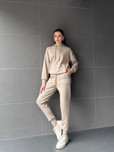 Gornji i donji deo: Komplet trenerka S M L XL 2XL Cena 3700 din — 2