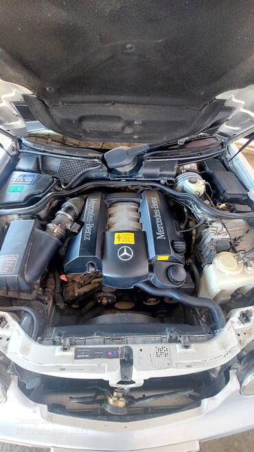 Mercedes-Benz: Mercedes-Benz E 240: 2.4 l | 2000 il Sedan — 10