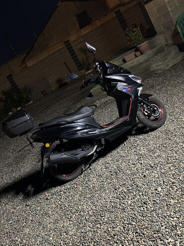 Скутеры: Макси-скутер Yamaha, 175 куб. см, Бензин — 9