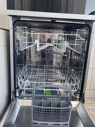 Plitələr və bişirmə panelləri: Zanussi elektrik sobası + Schaub Lorenz qabyuyan maşın. Soba 220 — 3