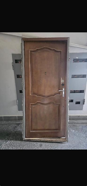 Seyf qapı – 205×97 sm Qiymət: 120 AZN Yer: 3-cü mikrorayon, 8123