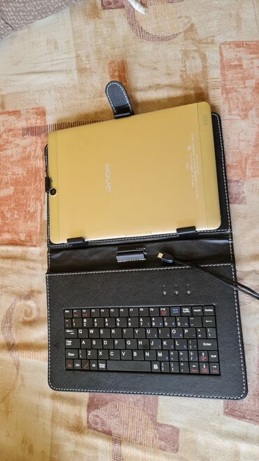 Tableti: Tablet sa futrolom i žičanom tastaturom - Android tablet dijagonale — 19