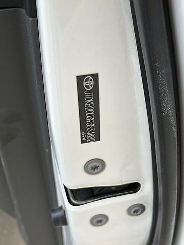 Toyota: Toyota Prius: 1.4 l | 2009 il Sedan — 19