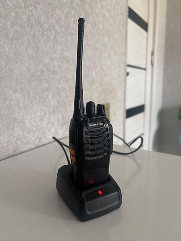 komputer ekranı: Baofeng portativ iki­saylı (walkie‑talkie) radiostansiya 2ededdir — 1