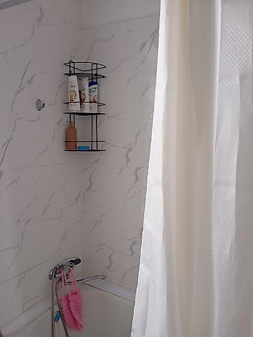 Продажа коттеджей и домов: Продаётся дом в Кара Балте. Барачного типа с закрытым двором.Адрес — 7