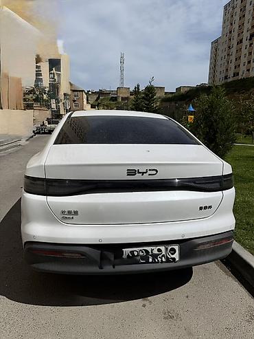 byd diskleri: BYD Qin Plus DM-i plug-in hibrid sedan Xüsusiyyətlər: - Kuzov — 3
