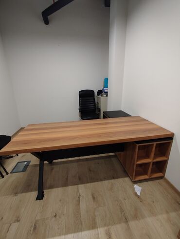 tek carpayı: Ofis və ev üçün sifarişlə mebel hazırlanması xidməti - Ofis stol və