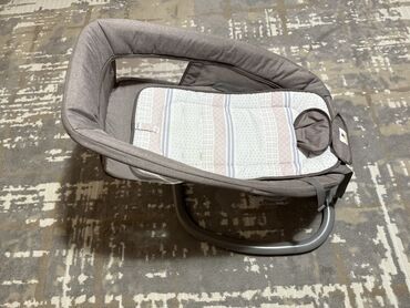 Детские шезлонги: Продаю детский шезлонг-качалку в сером и графитовом цвете. Оснащен at lalafo.kg — 3 Детские шезлонги: Продаю детский шезлонг-качалку в сером и графитовом цвете. Оснащен — 3