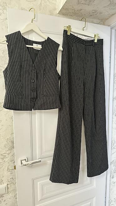 Брючные костюмы: Женская одежда, покупала в Дубаи/Италии, размер s/m, l до 44. Цены от at lalafo.kg — 8 Брючные костюмы: Женская одежда, покупала в Дубаи/Италии, размер s/m, l до 44. Цены от — 8