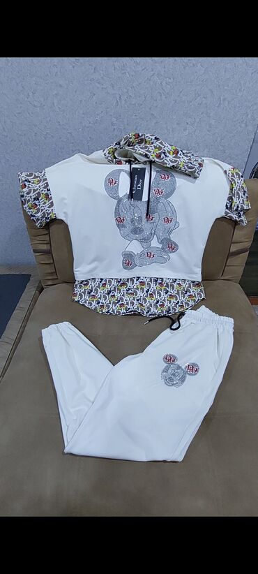 Dəstlər, kostyumlar: Qadın geyimləri. 5-7-10-15-20 azn. Xacmaz ve Bakıda yaşayanlar ucun — 29