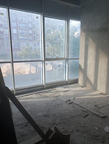 Kommersiya daşınmaz əmlakı: Satılır: iki səviyyəli geniş ofis/kommersiya sahəsi - Planlaşdırma: 2 — 9