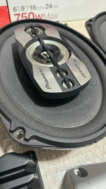Dinamiklər və sabvuferlər: Avtomobil üçün tam audio sistemi Komponentlər: - Pioneer 6x9 (16x24 — 3