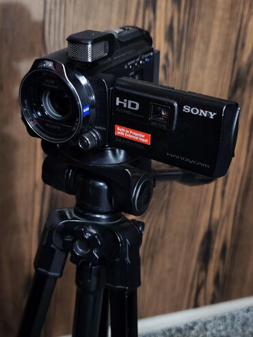 петличные микрофон: Видеокамера Sony Handycam HDR-PJ790 с проектором + штатив и аксессуары