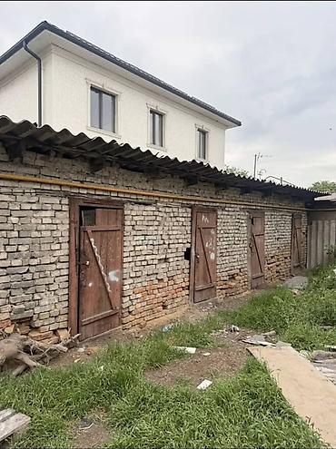 Продажа коттеджей и домов: 🏡 Продаётся просторный дом 📍 Район Ош базар Срочная продажа! • 🛏 — 2