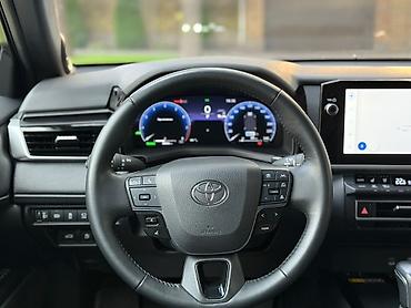 мини электро: Toyota Camry: 2024 г., 2.5 л, Гибрид, Седан — 8