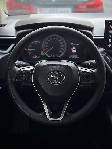 Toyota: Toyota Corolla: 2022 г., Гибрид — 5