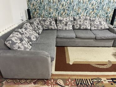 двухярустный диван: Продаю диван угловой 2.80 на 2.30 
И кресло