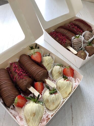 Кондитерские изделия, сладости: Клубника в шоколаде используется бельгийский шоколад и кондитерская