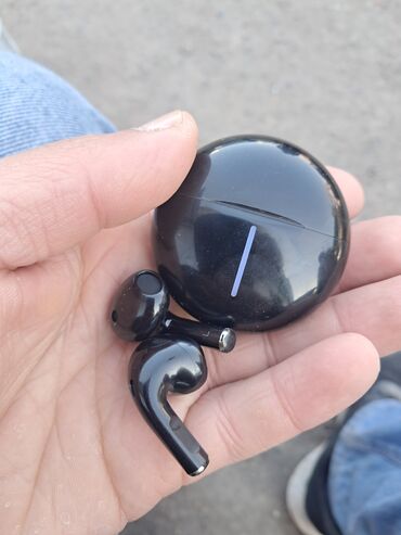 Наушники: Беспроводные наушники-вкладыши с зарядным футляром (круглый кейс) - — 8