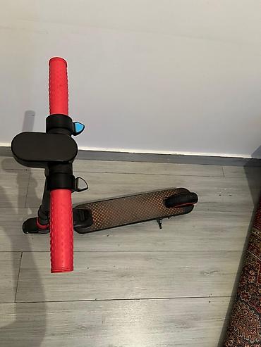 Elektrik nəqliyyatı: Uşaq elektrik skuteri - Rəng: qara korpus, qırmızı tutacaqlar və — 2